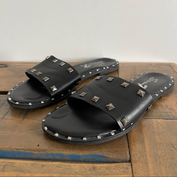 SEVEN7 Duo Slides Black with Studs - Picture 3 of 12